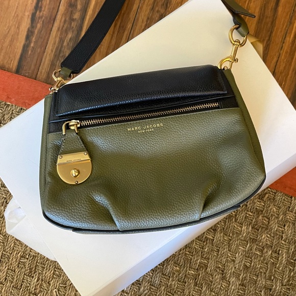 Marc Jacobs Handbags - Marc Jacobs Cross Body